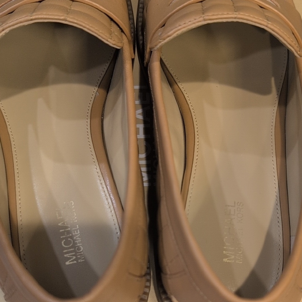 Michael Kors Tan Loafers Slip-Ons Classic Design - Picture 6 of 10